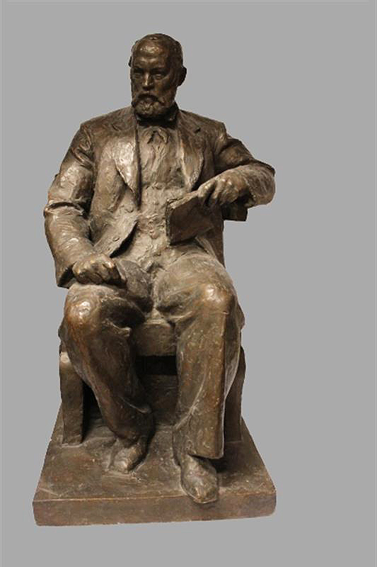 ''А.Н. Островский'', 1956.Фигура к конкурсному проекту памятника драматургу перед театром Ленинского комсомола в Ленинграде. Гипс тонированный, 74х44х51 см.Государственный музей городской скульптуры, С.-Петербург.Фото: goskatalog.ru 