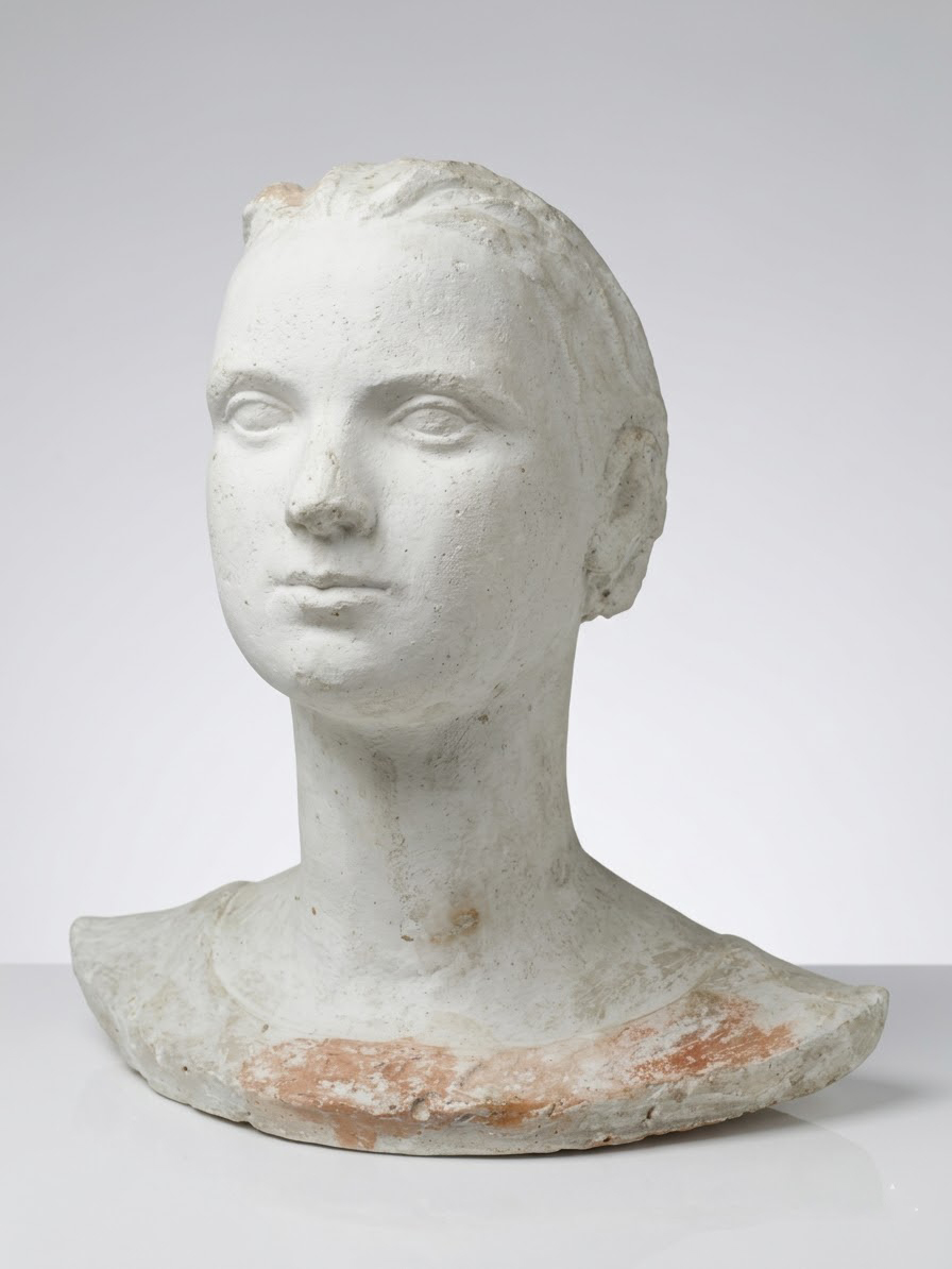 ''Голова работницы'', 1928. Гипс, 34х34х18 см.Государственный Русский музей, С.-Петербург. Фото: goskatalog.ru