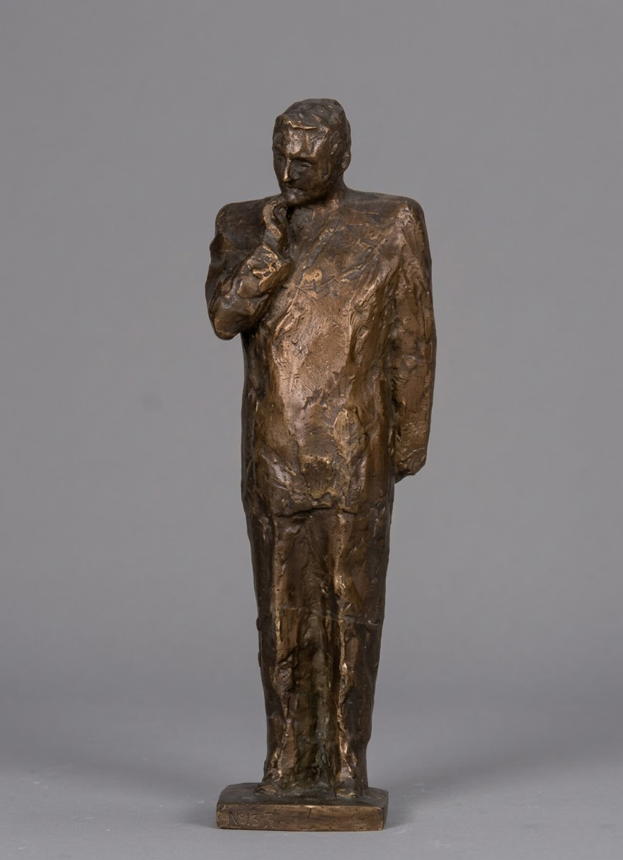 "Композитор Д.Д. Шостакович", 1947. Эскиз дипломной работы.Бронза, 35,5х11х7,5 см. Отлив 1995 года.Государственный музей городской скульптуры, С.-Петербург. Фото: goskatalog.ru