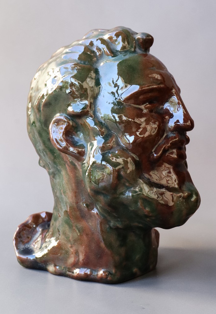 ''Фидель Кастро''. Керамика, полива, 16,5х10,5х12 см.Краеведческий музей Мариуполя. Фото: goskatalog.ru 