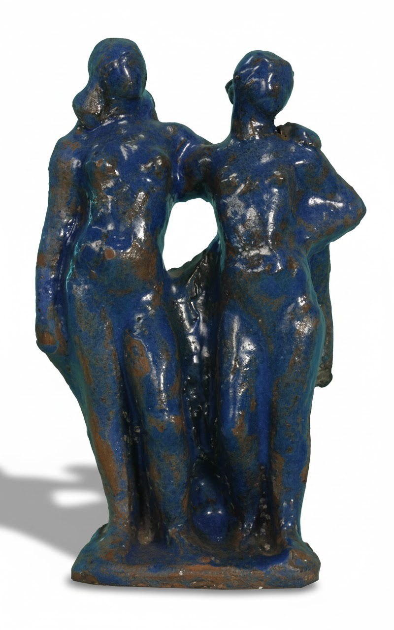 ''Шура и Женя'', 1932. Майолика, 16х10х3,7 см. Государственный Русский музей, С.-Петербург. Фото: goskatalog.ru