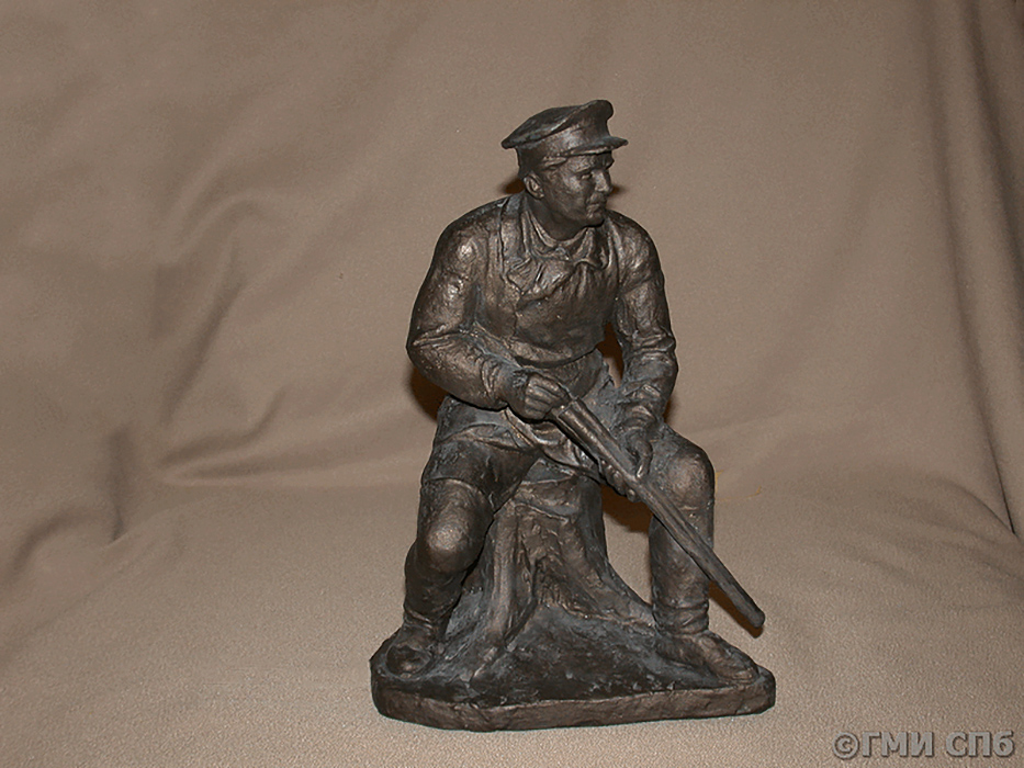''С.М. Киров на охоте'', 1938-1942. Гипс тонированный, 32,2х23х15,5 см.Государственный музей истории Санкт-Петербурга. Фото: goskatalog.ru 