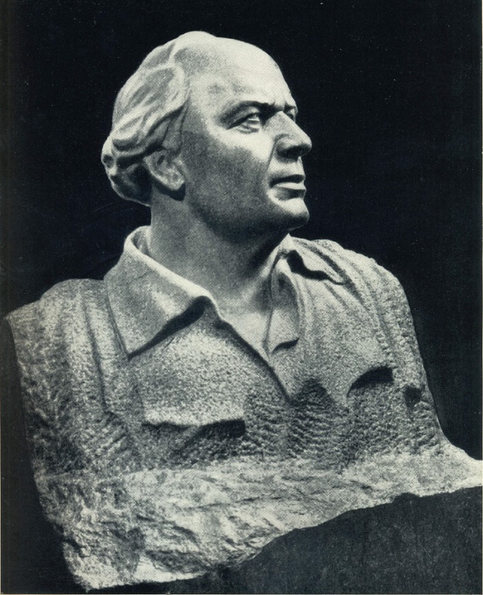 ''Портрет писателя Алексея Толстого'', 1945. Гранит.