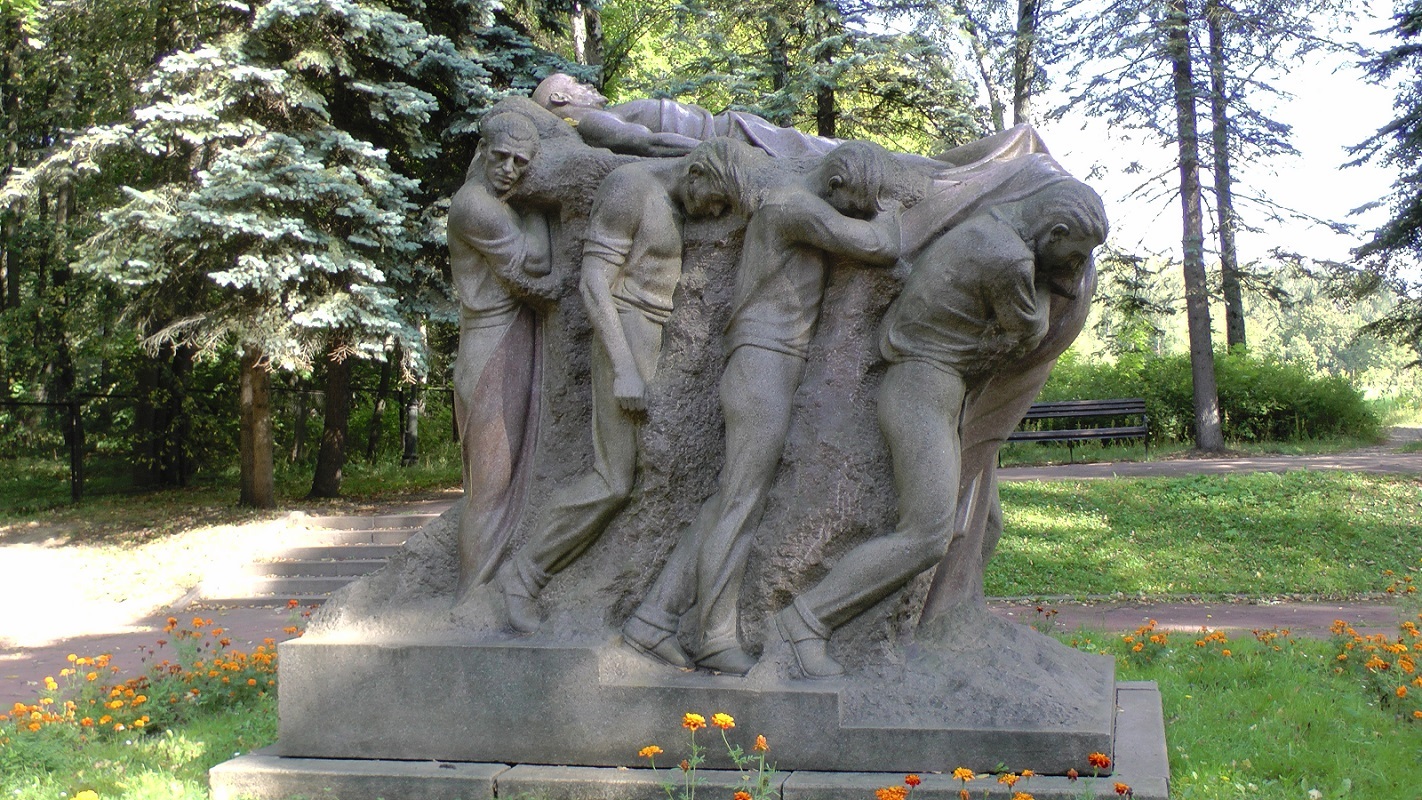 ''Смерть вождя'' (Похороны вождя), 1924-1949. Гранит, 360х200х270 см. Государственный исторический музей-заповедник "Горки Ленинские'', Московская область.Фото: Mrkhlopov