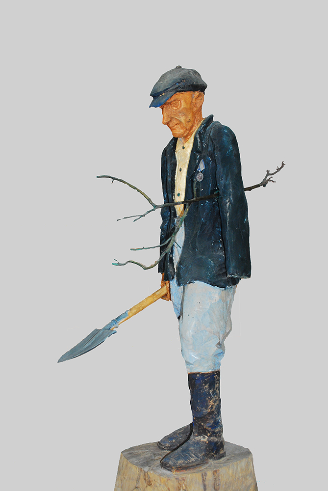 ''Садовник'', 2005. Дерево, акрил, 120х70х45 см