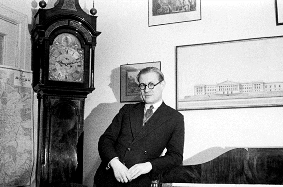 Архитектор Л.М. Поляков (1906-1965) в своей мастерской. Фото: n-metro.ru