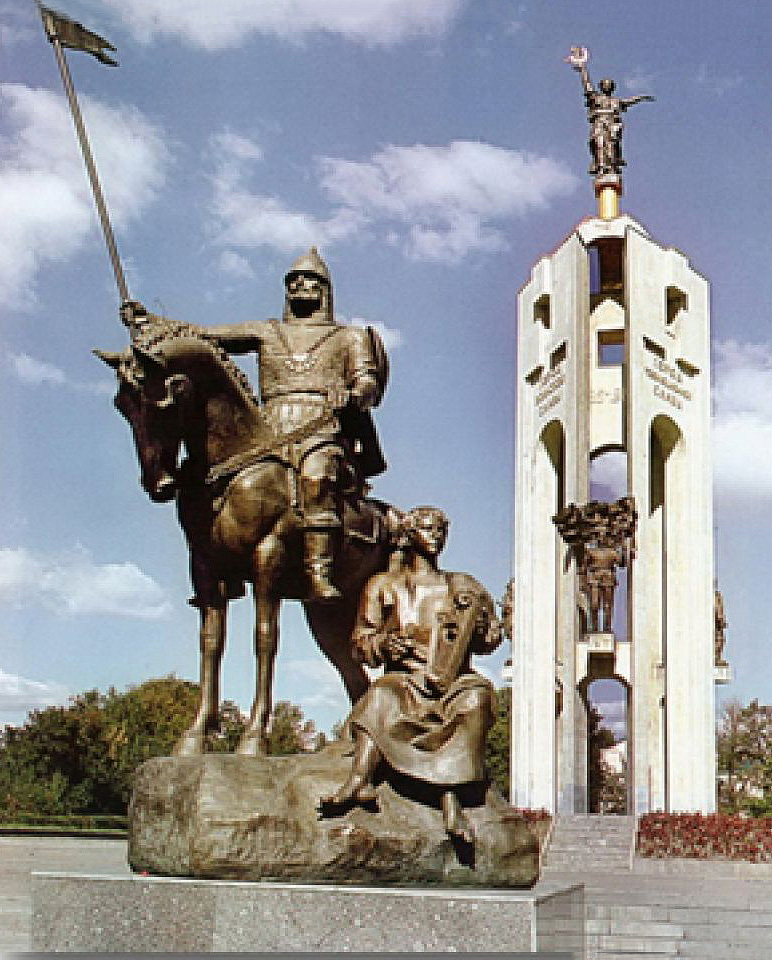 Юрий Орехов. Памятник-ансамбль, посвященный 1000-летию города Брянска (ракурс), 1985. Бронза, гранит, мрамор. Архитекторы В.А. Петербуржцев, А.В. Степанов. Брянск