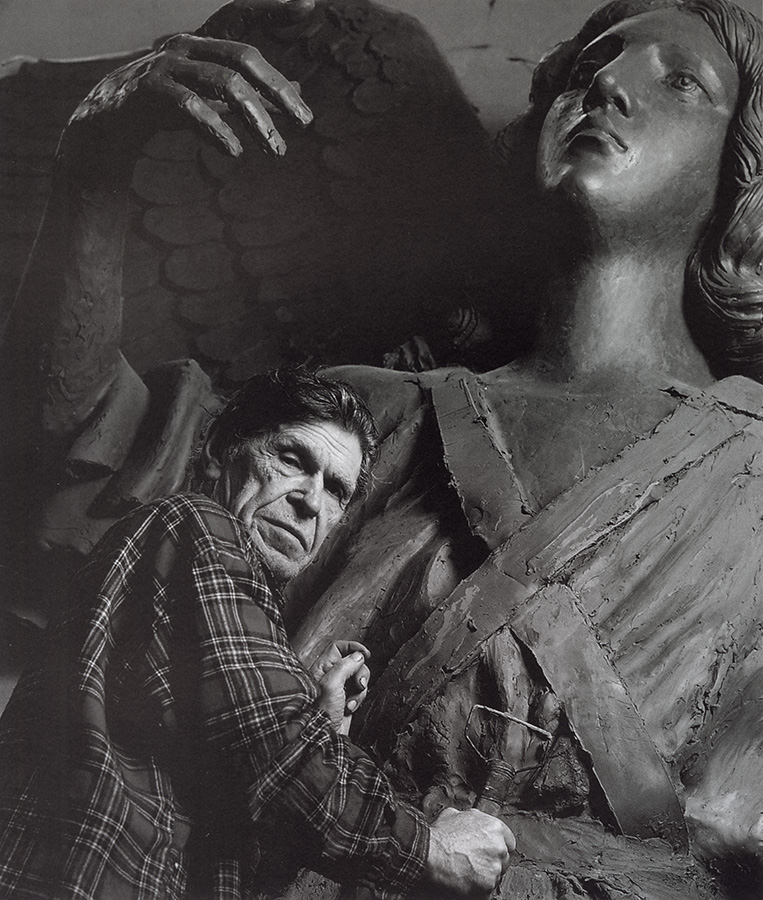 Юрий Орехов в своей мастерской во время работы над воссозданием скульптурного убранства Храма Христа Спасителя в Москве, 1998