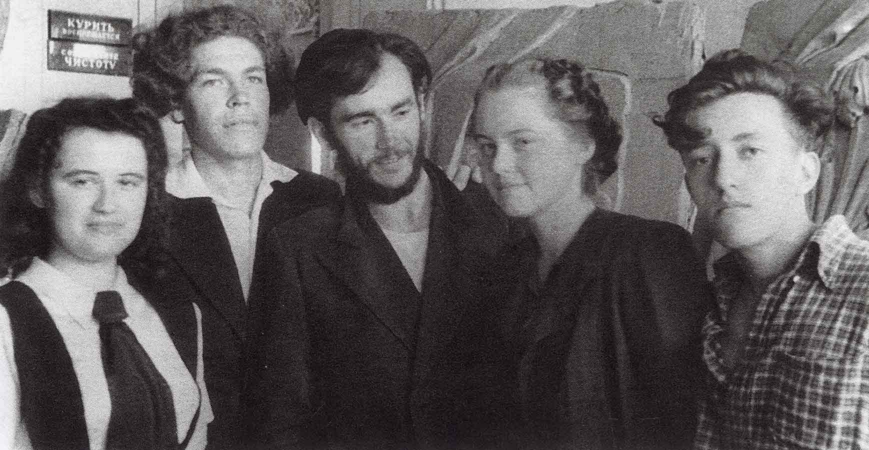 Т. Дроздова, Ю. Орехов, В. Бодров, Т. Соколова, И. Дараган во время учебы в Строгановском институте, 1947
