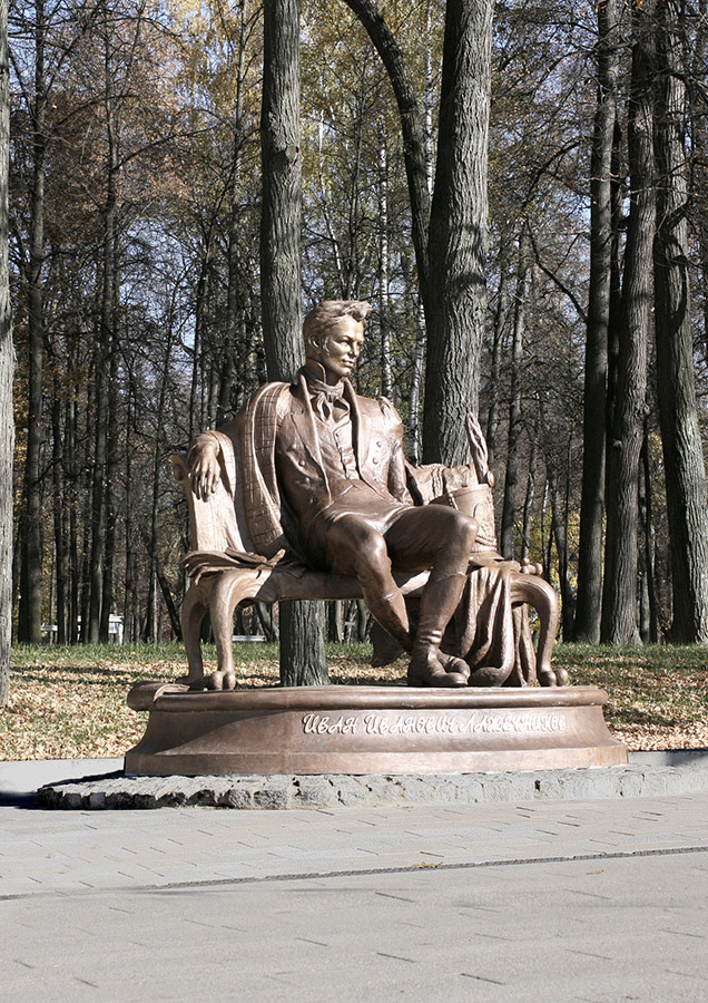 Памятник писателю И.И. Лажечникову, 2021. Бронза, 215х250х200 см.Архитекторы А.Н. Белкин, И.В. Дранкевич.Усадьба "Кривякино", Воскресенск, Московская область