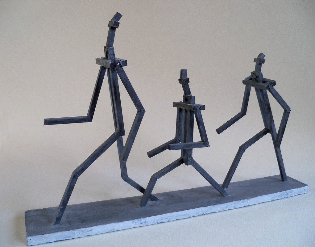 ''Трое бегущих'', 2002. Дерево, краска, 35х30х24 см