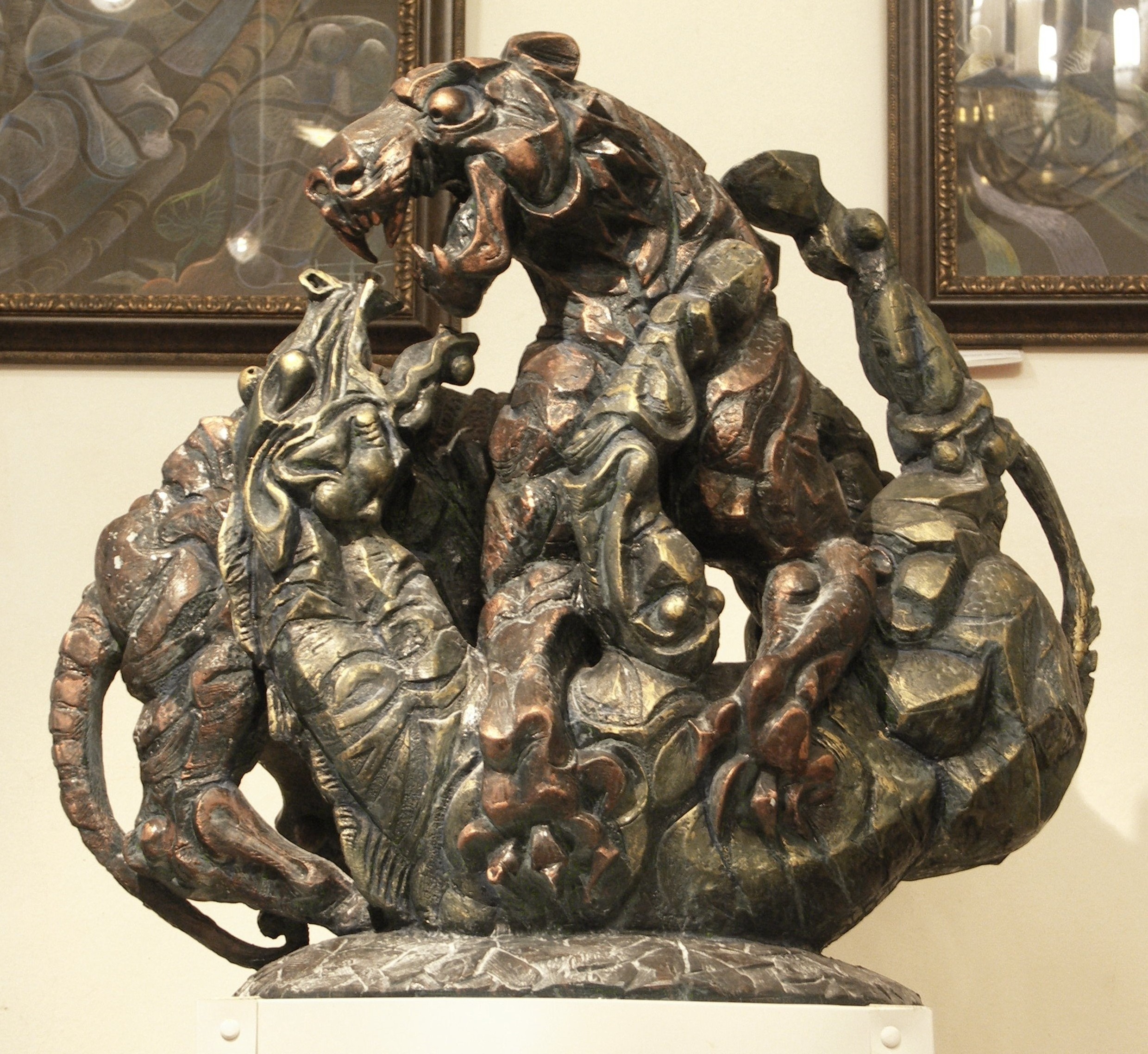 Александр Шенгелия. "Полосатый кошмар", 2008. Гипс тонированный, 67х69х30 см. Фото из архива Александра Шенгелии 