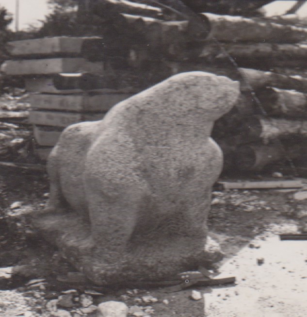 Владимир Соколов. "Морж", 1982. Камень. Детский дом, Москва. Фото из архива Владимира Соколова