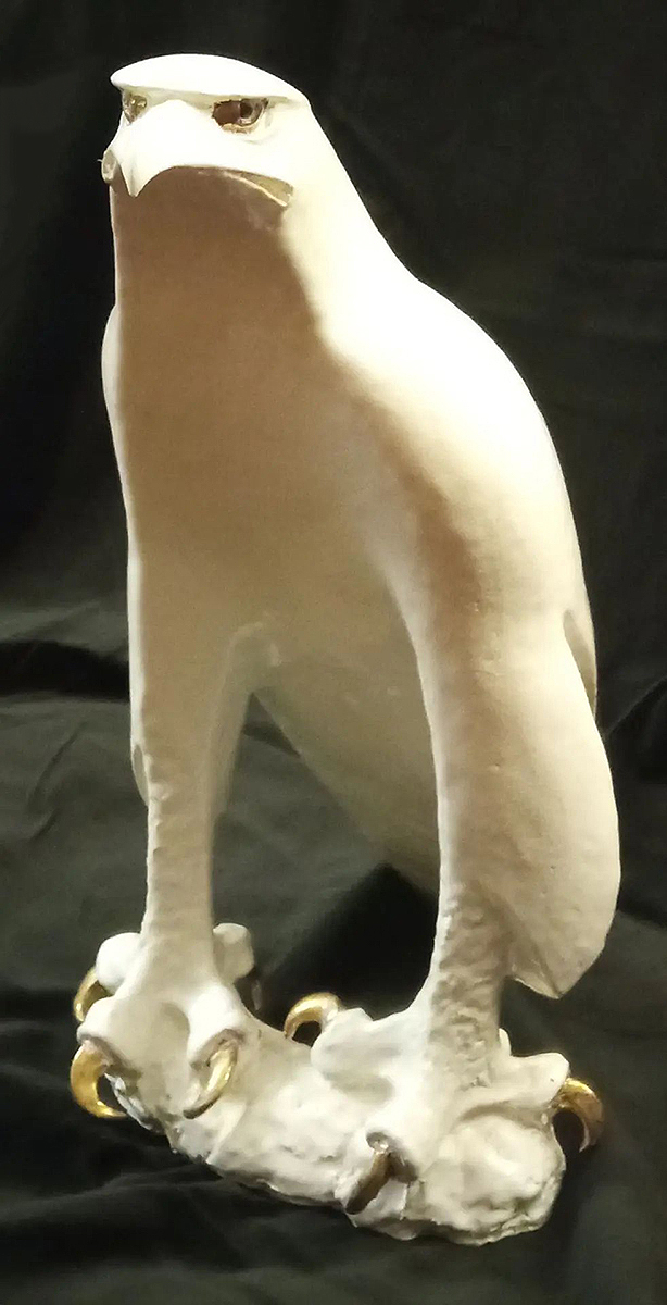 ''Орел'', 2018. Фарфор, высота 38 см
