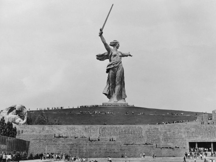 "Родина-мать зовет!" Мамаев Курган, Волгоград. Скульптор Е.В. Вучетич