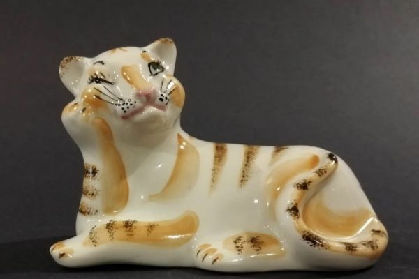 3-tigrenok-1985-1986-avtor-modeli-farfor-rospis-dlina-10-5-sm-omskij-oblastnoj-muzej-izobrazitelnykh-iskusstv-imeni-m-a-vrubelya7A82A5F6-5D4A-BC43-1E23-082055132067.jpg