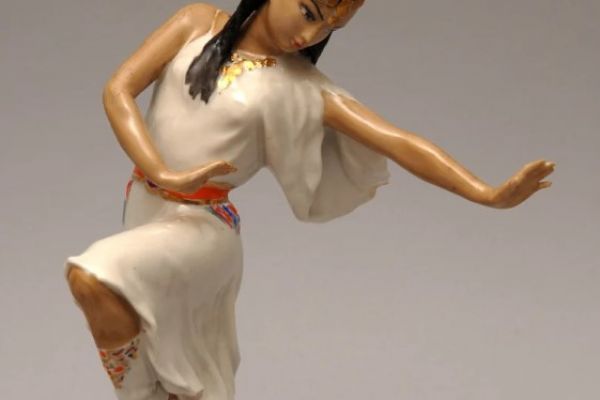 tatarskij-tanets-irina-orlik-artistka-bolshogo-teatra-v-balete-r-shchedrina-konek-gorbunok-1960-e-avtor-modeli-farfor-rospis-zolochenie-vysota-23-5-sm-dfz-gos-muzej-keramiki-v-kuskovo-moskva02AB0D2C-0568-EE2E-A00B-F9F9A8352C1E.jpg