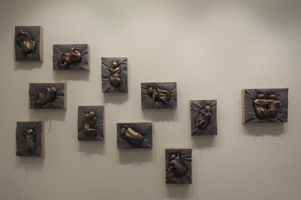 Виктор Корнеев. Из серии ''Давление'', 2003. Рельефы. Бронза дерево, 30х40х15 см каждый. Фото из архива Виктора Корнеева 