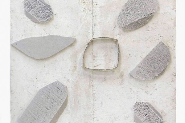 Анатолий Комелин. Фикус, 2017. Фанера, картон, пеноплекс, 90х90 см. Фото из альбома ''Анатолий Комелин. В мастерской'', Москва, 2018