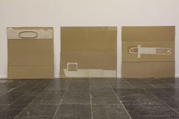 Анатолий Комелин. Самолет, пароход, рыба, 2013. Картон, ткань, белила, высота 155 см. Фото из альбома ''Анатолий Комелин. Знаки бытия'', Москва, 2014