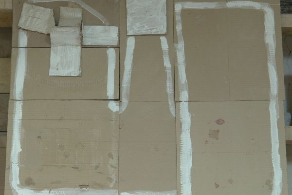 Анатолий Комелин. Три букета, 2012. Картон, белила, 77х98 см. Фото из альбома ''Анатолий Комелин. ''Знаки бытия'', Москва, 2014