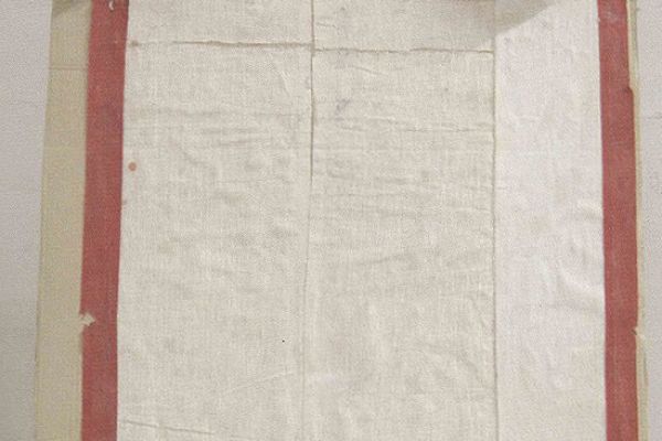 Анатолий Комелин. Пароход, 2010. Картон, ткань, белила, 100х100. Фото из альбома ''Анатолий Комелин. ''Знаки бытия'', Москва, 2014