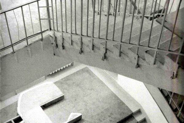 Анатолий Комелин. Проект ''И упали на лица свои'', 2011. Строительный колледж № 30, Москва. Фото из архива А. Комелина