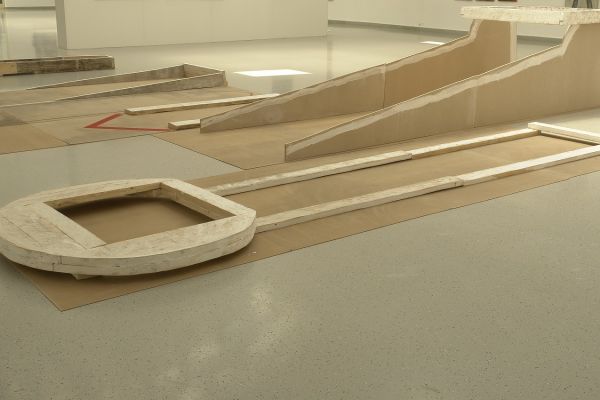 Анатолий Комелин. Проект ''Вертолетная площадка'', 2010. Фрагмент экспозиции. ''Малый Манеж'', Москва, 2010. Фото из архива А. Комелина