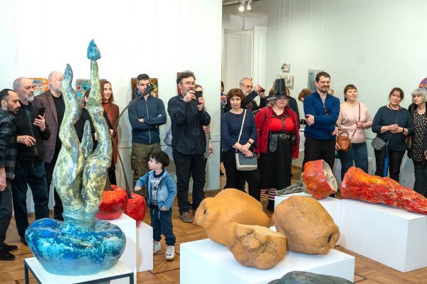 На открытии выставки Ярко!