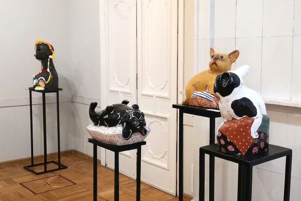 Работы Маргариты Камардиной, фрагмент экспозиции выставки Ярко!