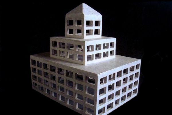 Игорь Шелковский. Композиция II, 2011. Дерево, краска, 50х70х40 см.  Фото: каталог ''Игорь Шелковский'', Мультимедийный комплекс актуальных искусств, М., 2013