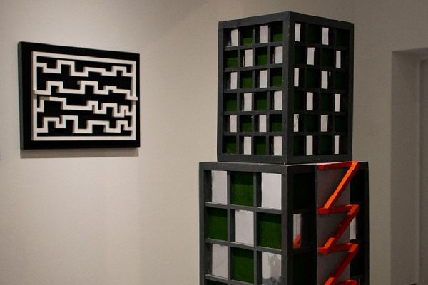 Игорь Шелковский. Музей современного искусства I, 2010. Дерево, картон, краска, 74х34х30 см. Фото Ольги Данилкиной