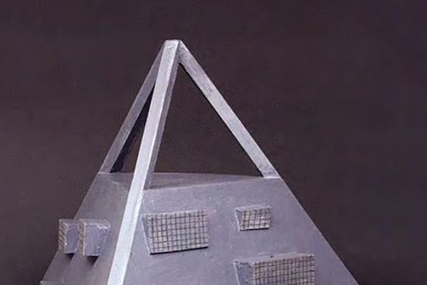 Игорь Шелковский. Проект музея современного искусства I, 2010. Дерево, краска, 60х78х78 см.  Фото: каталог ''Игорь Шелковский'', Мультимедийный комплекс актуальных искусств, М., 2013