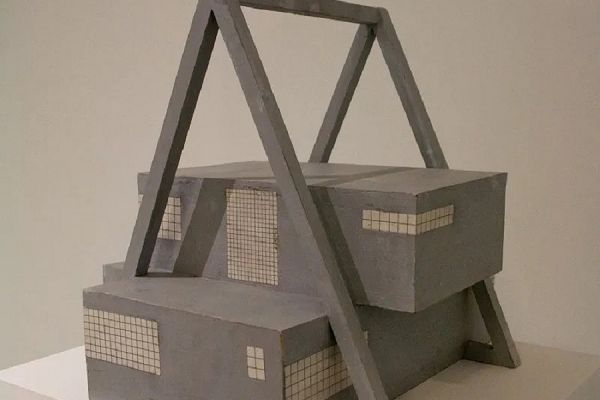 Игорь Шелковский. Проект музея современного искусства II. Дерево, картон, краска, 45х47х46 см Фото Ольги Данилкиной