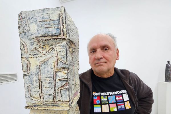 Экспозия выставки ''Творческим группам по керамике - 30 лет''. Фото Маргариты Камардиной. Фрагмент 4