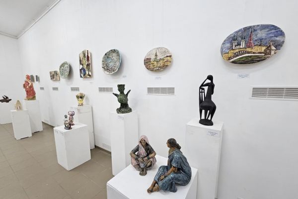 Открытие выставки ''Творческим группам по керамике - 30 лет''. Фото Маргариты Камардиной