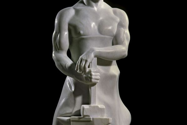 Ю.Г. и Ю.Ю. Ореховы. ''Мы кузнецы'', 1983. Мрамор, высота 240 см. Для Мраморного зала Московского Кремля. Фото из архива Григория Орехова