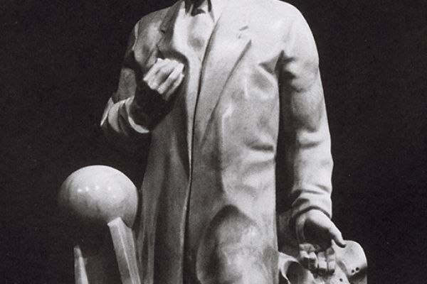 Ю.Г. и Ю.Ю. Ореховы. ''Наука'', 1983. Мрамор, высота 240 см. Для Мраморного зала Московского Кремля. Фото из архива Григория Орехова