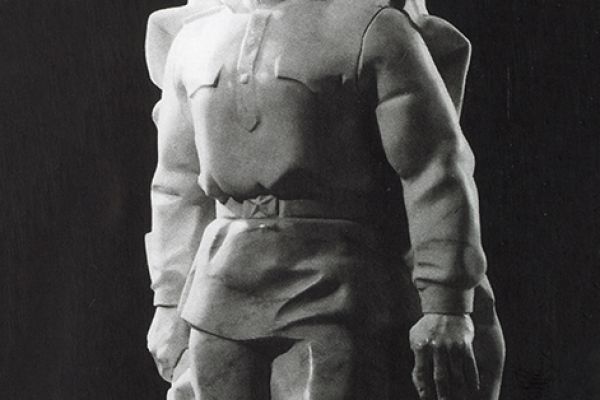 Ю.Г. и Ю.Ю. Ореховы. ''Великая Отечественная'', 1983. Мрамор, высота 240 см. Для Мраморного зала Московского Кремля. Фото из архива Григория Орехова