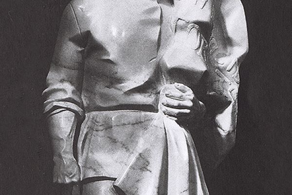 Ю.Г. и Ю.Ю. Ореховы. ''Вся власть Советам'', 1983. Мрамор, высота 240 см. Для Мрморного зала Московского Кремля. Фото из архива Григория Орехова