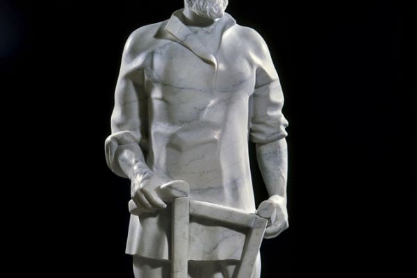 Ю.Г. и Ю.Ю. Ореховы. ''Земля крестьянам'', 1983. Мрамор, высота 240 см. Для Мраморного зала Московского Кремля. Фото из архива Григория Орехова