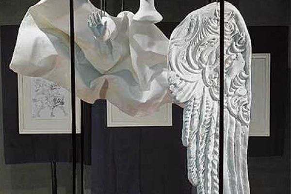 Александр Бурганов. ''Благовещение'', 1987. Гипс, металл. Московский государственный музей ''Дом Бурганова''