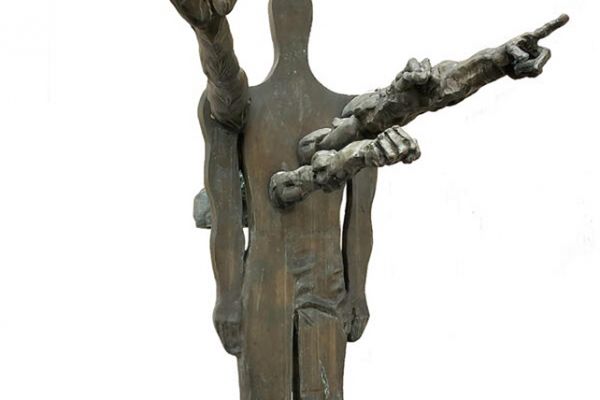 Александр Бурганов. ''Расстрел'', 1987. Бронза, 218х89х89 см. Московский государственный музей ''Дом Бурганова''. Фото: проект Минкультуры России ''АРТЕФАКТ''