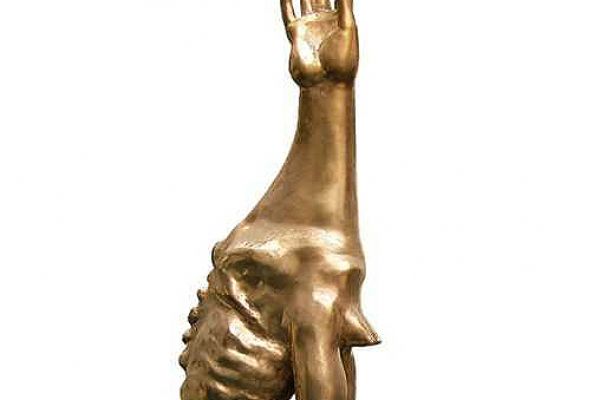 Александр Бурганов. ''Большая собака'', 1997. Бронза, металл. Московский государственный музей ''Дом Бурганова''