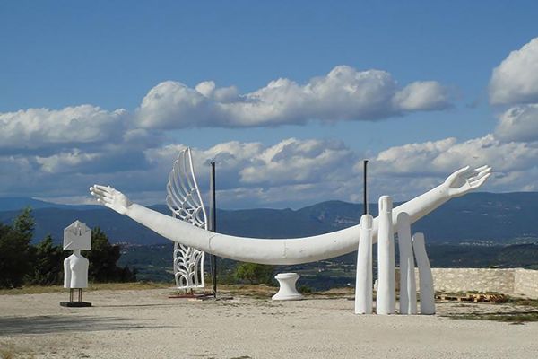 Александр Бурганов. ''Придите ко мне все страждущие'', 2007. Композитный материал. Фото: Московский государственный музей ''Дом Бурганова''