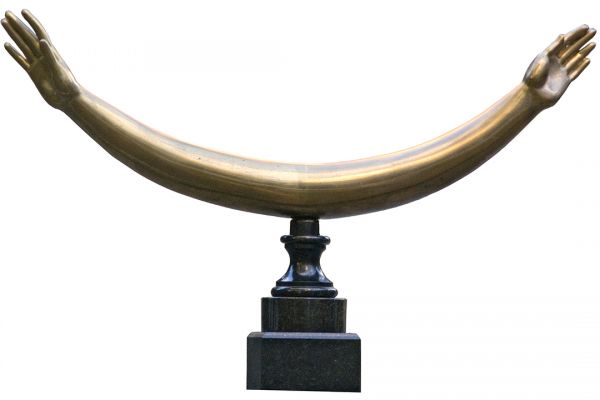 Александр Бурганов. ''Приветствие'', 2010. Бронза, камень, 32,5х50,5х7 см. Московский государственный музей ''Дом Бурганова''