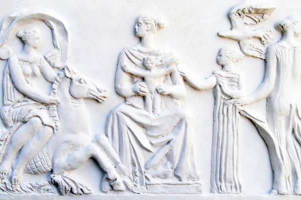 Александр Бурганов. ''Рождение человека'', 2003. Масштабная модель к рельефам библиотеки искусств имени А.П. Боголюбова в Москве. Гипс, 19,4х38,7 см. Московский государственный музей ''Дом Бурганова''