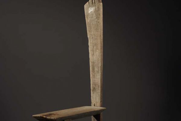 Сергей Антонов. Стул, 1999. Дерево, высота 120 см. Фото из архива Сергея Антонова