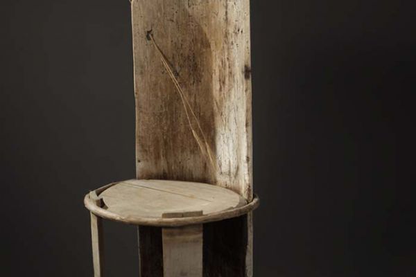 Сергей Антонов. Стул из бочки, 2009. Дерево, высота 100 см. Фото из архива Сергея Антонова