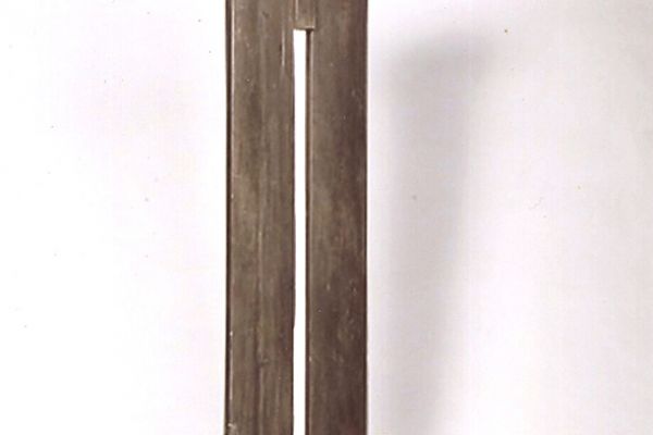 Сергей Антонов. Стул, 2010. Дерево, высота 190 см. Фото из архива Сергея Антонова